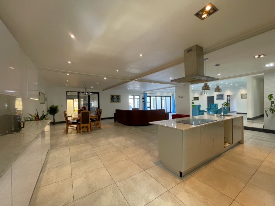 5 Bedroom Property for Sale in Pelican Heights Western Cape